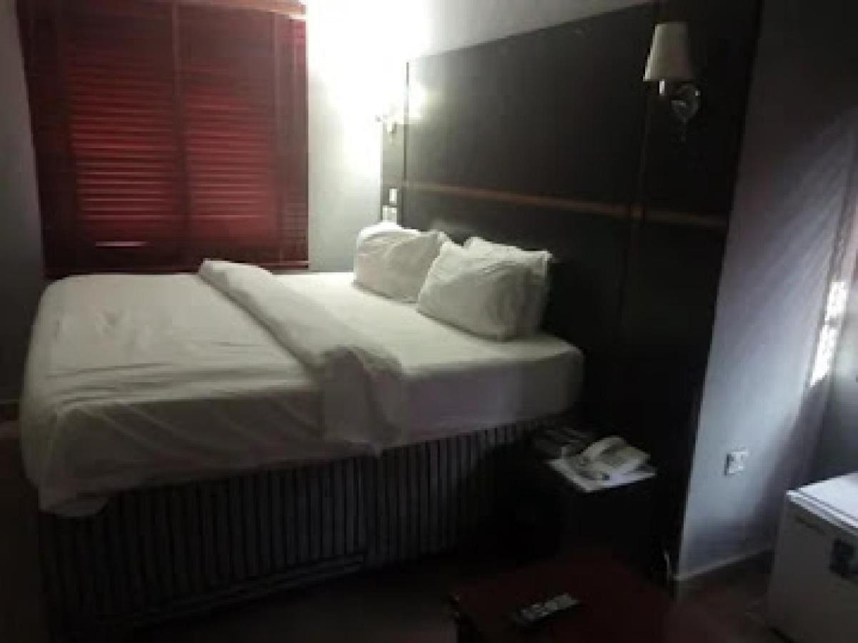 Room In Lodge - All Seasons Hotel-Owerri Esterno foto